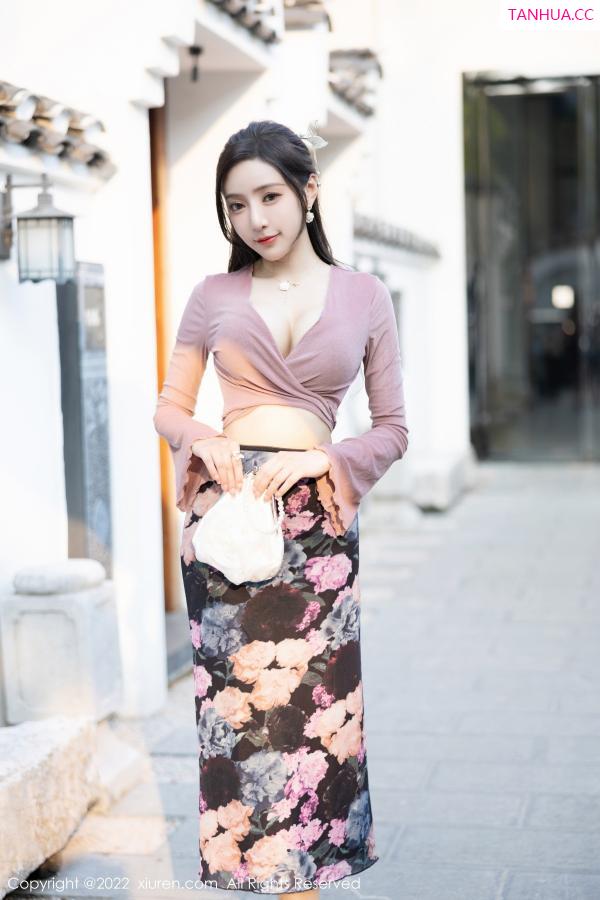 王馨瑶  [XiuRen]高清写真图 2022.12.12 No.5985 王馨瑶yanni 美腿长裙第2张图片